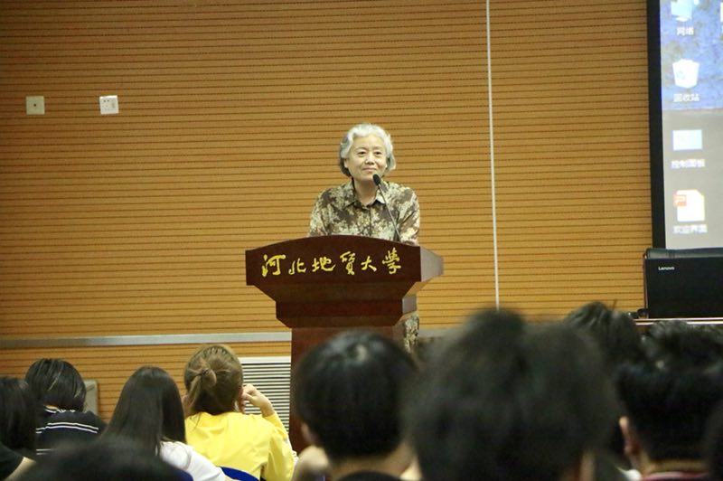 我院播音与主持专业教研室主任胡黎娜教授与学生举行师生见面会